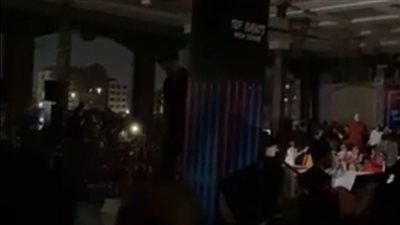 غضب وذعر بسبب انقطاع التيار الكهربائي عن حفل تخرج أداب المنصورة | فيديو وصور