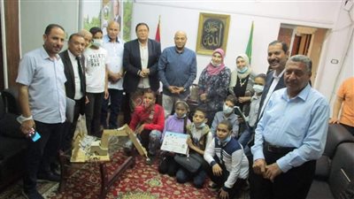 «وكيل تعليم المنيا» يكرم الطلاب الفائزين من نوادي العلوم بالمحافظة