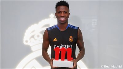 فينيسيوس جونيور يفوز بجائزة الشهر في ريال مدريد