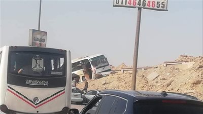  إصابة 3 أشخاص في حادث تصادم بطريق الأوتوستراد