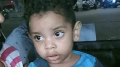 نسيت طفلها بـ الميكروباص.. تفاصيل عثور سائق على طفل في سيارته بمطروح