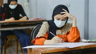 طلاب الثاني الثانوي عن امتحان الإنجليزي: سهل ويحتاج لتركيز