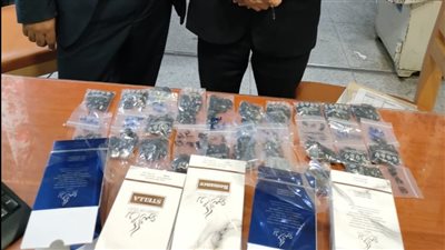 جمارك مطار برج العرب الدولي تضبط محاولة تهريب عدد كروت ميموري