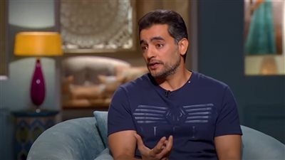 أفلام يوسف شاهين ليست منفصلة عن الناس وفيلم الآخر لاقى إقبالًا أكثر من تايتنك..أبرز تصريحات هاني سلامة مع صاحبة السعادة