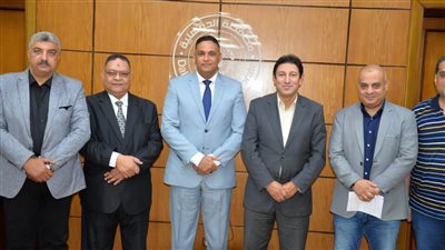 محافظة الدقهلية ونقيب البيطريين يناقشان خطة تنفيذ قوافل بقرى حياة كريمة