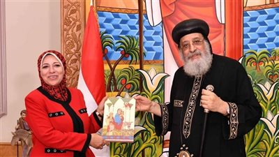لدعمه العملية التعليمية.. قداسة البابا تواضروس يتسلم درع وزارة التربية والتعليم