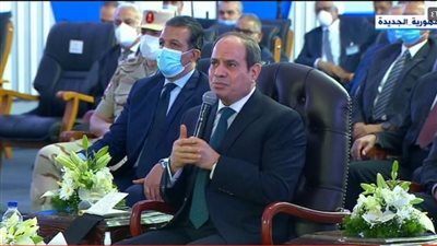 السيسي عن الاهتمام بشبكات الطرق: نضع أسسًا حقيقية للتنمية في مصر