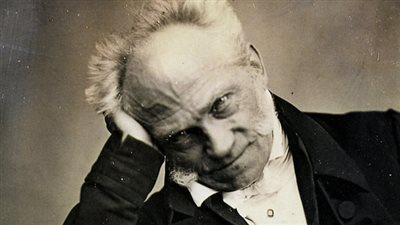 كيف رأى آرتور شوبنهاور العالم محبطًا.. وما أبعاد نظرته إلى الموت؟