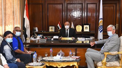 محافظ قنا يستقبل السفير الهولندي لـ بحث أنشطة مشروع تعزيز المرونة المناخية | صور