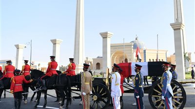 وصول وزير التموين لتقديم واجب العزاء في المشير طنطاوي بمسجده بالتجمع الخامس