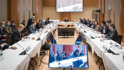 وزير الخارجية يؤكد أهمية دعم جهود الاستقرار في ليبيا وتماسك مؤسساتها الوطنية