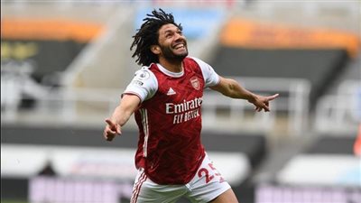 النني على مقاعد بدلاء أرسنال أمام برايتون في الدوري الإنجليزي