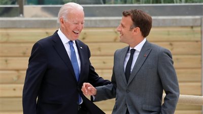 ماكرون وبايدن يتفقان على بناء منظومة دفاع أوروبية وتطوير سلاسل الإمدادات