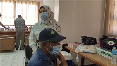 القوى العاملة بـ الغربية تعلن تطعيم العاملين بالجرعة الأولى من لقاح كورونا