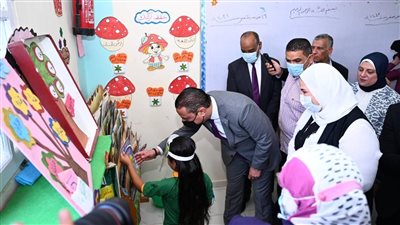 وزيرة التضامن ومحافظ الفيوم يتفقدان إحدى مدارس التعليم المجتمعي بطامية | صور