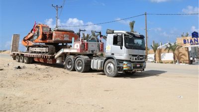 المعدات المصرية تبدأ عملها في إعادة إعمار قطاع غزة │ صور