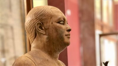 مصدر بالآثار يكشف حقيقة نقل تمثال شيخ من المتحف المصري بالتحرير