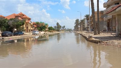 امتلاء شوارع العريش بمياه الأمطار دون تحرك لشفطها 