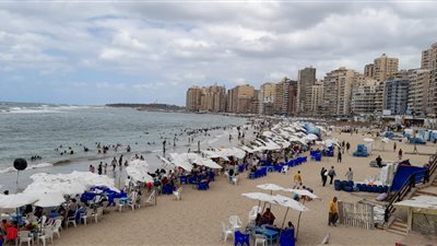 مصايف الإسكندرية تحذر المواطنين من شواطئ العجمي | صور 