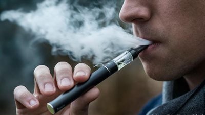 منع السجائر الإلكترونية والفيب بين الطلاب بالحرم الجامعي يستحوذ على مناقشات صحة الشيوخ