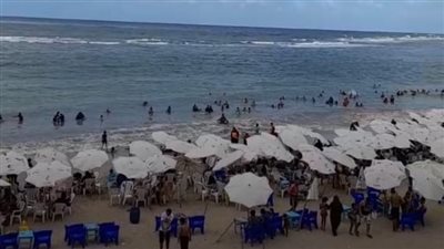 بسبب ارتفاع الأمواج.. رفع الرايات الحمراء على شاطئ «أبو تلات» غرب الإسكندرية