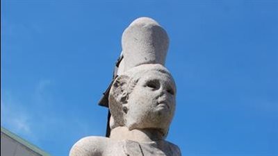 متحف الآثار بمكتبة الإسكندرية يعرض تمثالا لحاكم بطلمي