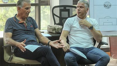 كيروش يحضر مباراة سموحة وبيراميدز في كأس مصر 