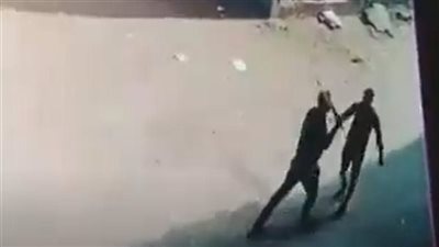 التحقيق مع عامل وشقيقته لاتهامها بالاعتداء على شاب بسلاح أبيض في إمبابة