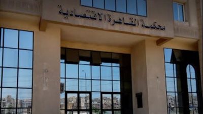 وصول المتهمين في واقعة السجود للكلب وسما المصري إلى المحكمة الاقتصادية