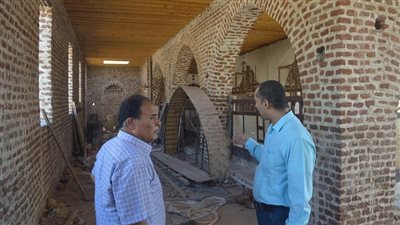 الآثار تتابع أعمال ترميم كنيسة أبي سيفين بمنطقة أخميم | صور 