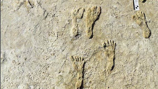 آثار أقدام بشرية
