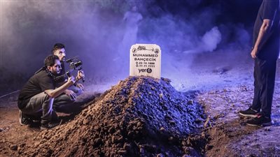 تحدي الموت.. يوتيوبر تركي يدفن نفسه حيا 6 ساعات ويصور الكواليس بالقبر 