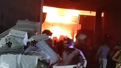 انتداب المعمل الجنائي لفحص أسباب حريق مصنع قليوب 