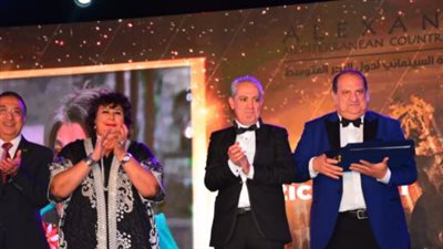 التفاصيل الكاملة لحفل افتتاح الدورة 37 لمهرجان الإسكندرية السينمائي وتكريم النجوم |صور