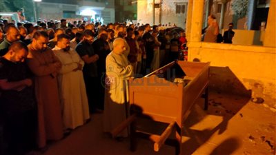 تشييع جنازة الطفلة “منار” ضحية طبيب البيطري.. وأسرتها: أداها 3 حقن دون تشخيص