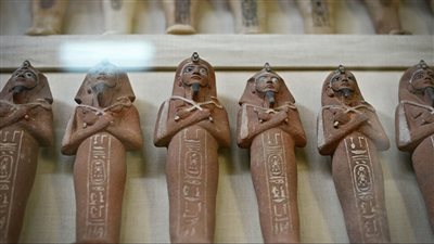 أول رد من السياحة بشأن وجود قطع أثرية مصرية في أفغانستان 