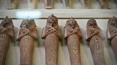 أين سيتم عرض القطع الأثرية المهداة من ابنة وكيل مجلس الشعب الأسبق؟.. مصدر يجيب 