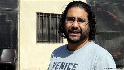 المحكمة ترفض طلبات الدفاع في قضية علاء عبد الفتاح وباقر وأكسجين