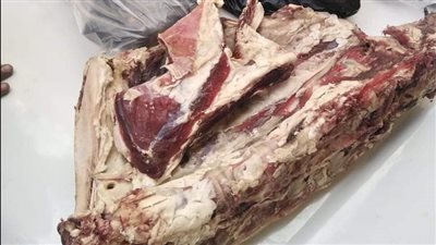 ضبط 16 جزارًا باعوا لحومًا فاسدة وذبحوا خارج المجازر بالبحيرة