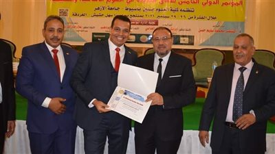 مؤتمر كلية علوم أزهر أسيوط يكرم عددا من القيادات وأعضاء هيئة التدريس 
