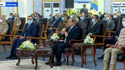 رئيس الهيئة الهندسية: الدولة تعمل على إزالة الحشائش.. والسيسي: مبقتش حشائش يا إيهاب أنت كدة بتضيع جهدنا