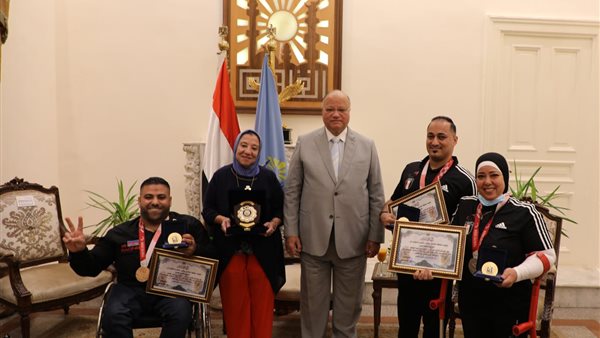  محافظ القاهرة يكرم