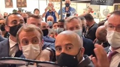 بعد ضربه بـ البيض.. لماذا يتعرض الرئيس الفرنسي إلى هجمات شعبية؟