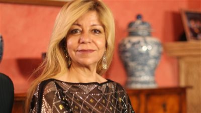 من تدريس الأدب الفرنسي إلى التلي.. أستاذة جامعية تطلق علامة تجارية للحفاظ على التراث الصعيدي│ صور