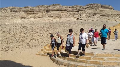 تزامنًا مع اليوم العالمي للسياحة.. المناطق الأثرية بالمنيا تستقبل وفود سياحية من 3 دول أوروبية