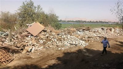 إزالة تعديات على قطعة أرض مساحتها 36 فدانا بالبياضية في الأقصر