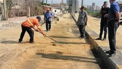 انقلاب سيارة محملة بالزيوت في بنها 