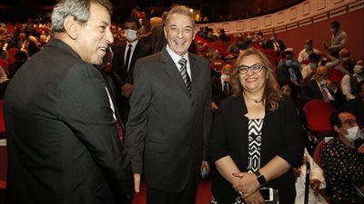 وصول محمود حميدة إلى حفل افتتاح مهرجان المسرح القومي بالأوبرا