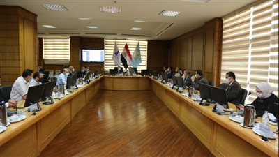 محافظ كفر الشيخ يناقش عددا من الملفات التعليمية والتنموية │ صور