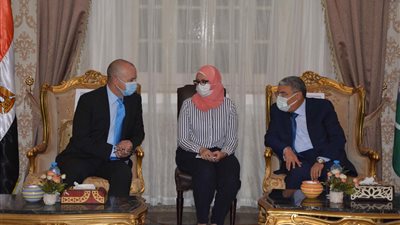 محافظ المنيا والسفير الكندي يشهدان توقيع مذكرتي تفاهم بين مشروع تعزيز فرص المرأة